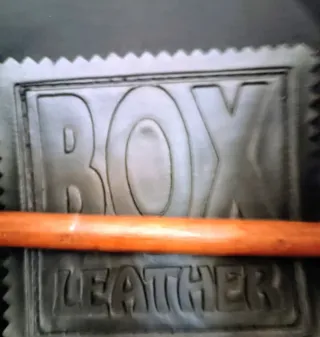 Cazadora de cuero negra