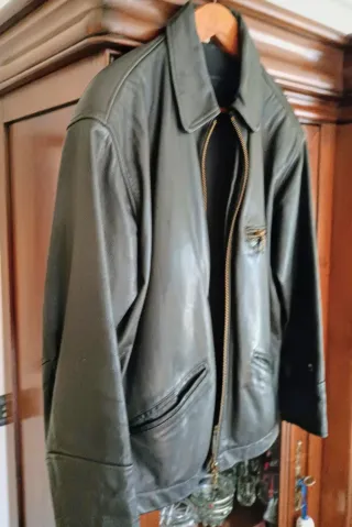 Cazadora de cuero negra