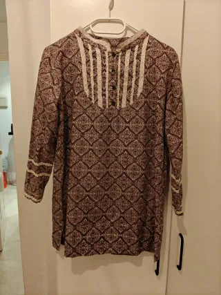 Blusa larga estampada con encaje