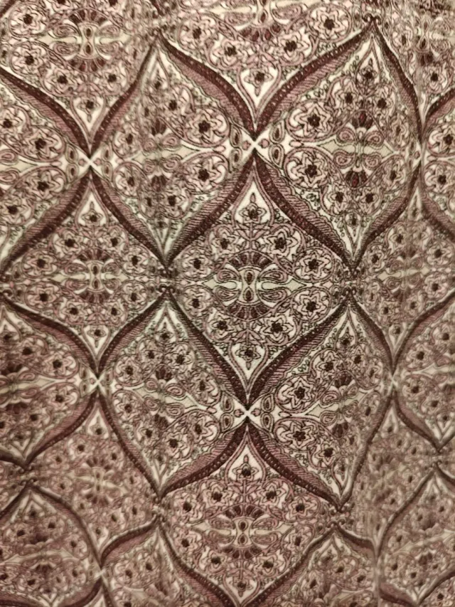 Blusa larga estampada con encaje