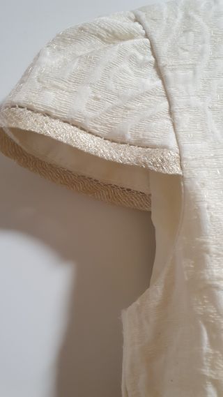 Vestido de comunión blanco roto y dorado,talla 125