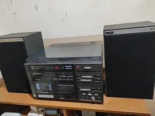 Equipo de música Thomson con altavoces