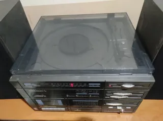 Equipo de música Thomson con altavoces