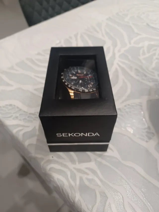 Orologio Sekonda oro e nero