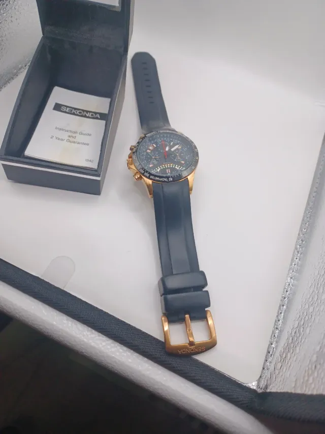 Orologio Sekonda oro e nero