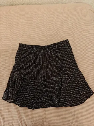 Falda midi negra con estampado de puntos