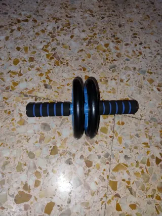 Attrezzo fitness ruota addominali