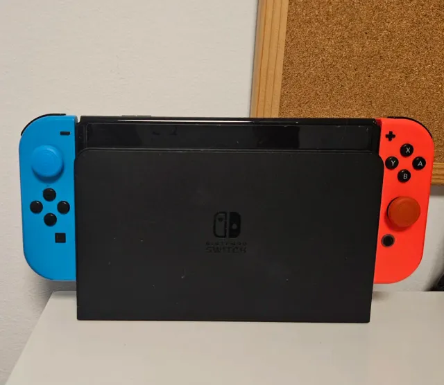 Consola Nintendo Switch Azul y Naranja