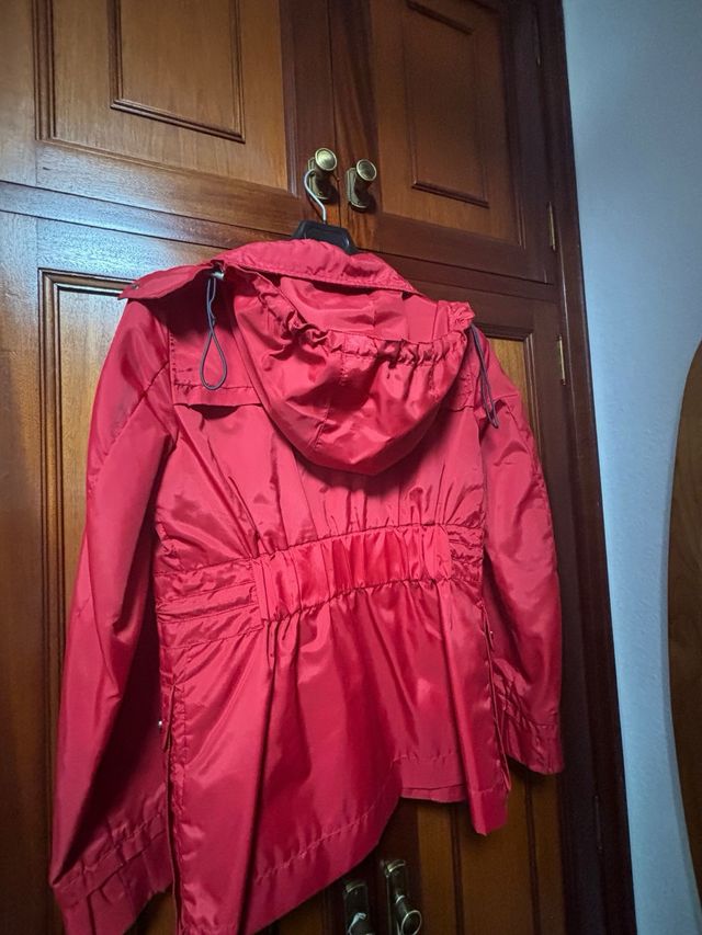 Cazadora/Gabardina Zara Roja Talla M