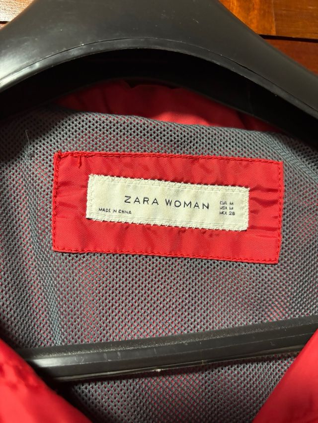 Cazadora/Gabardina Zara Roja Talla M