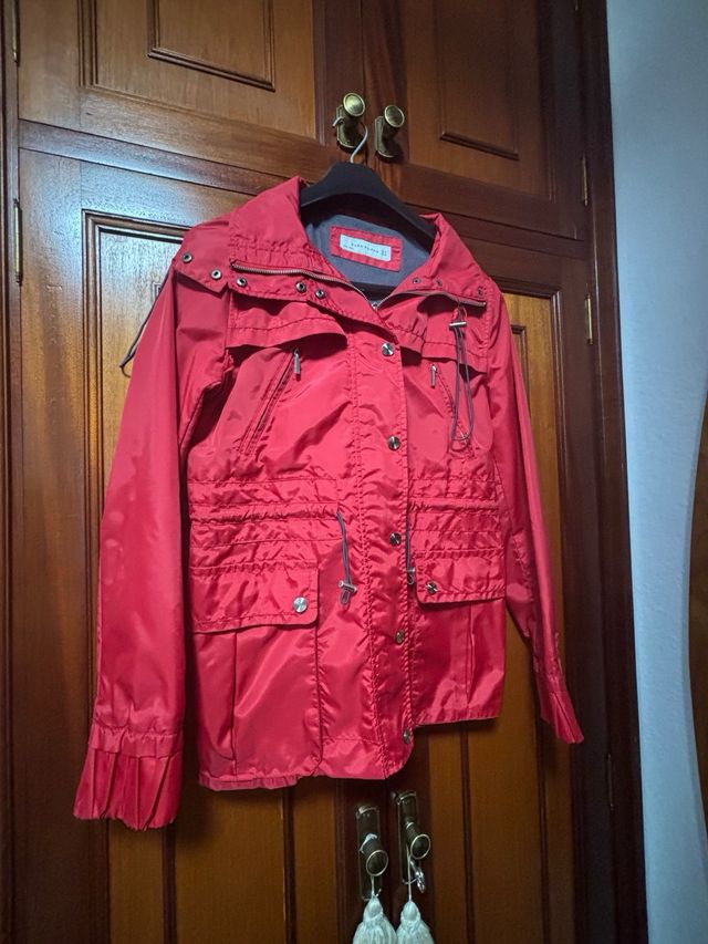 Cazadora/Gabardina Zara Roja Talla M