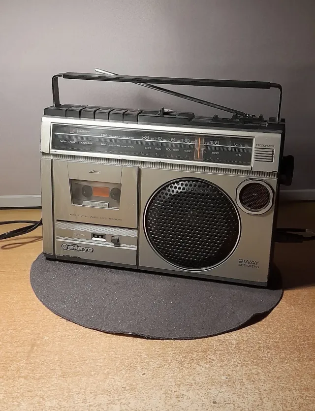 Radio Cassette Sanyo M2429F Plata