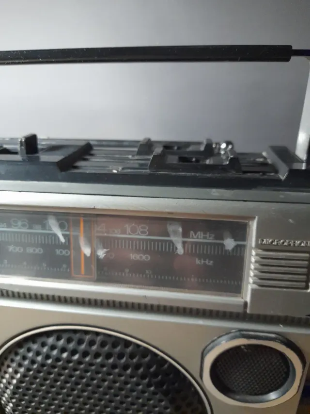 Radio Cassette Sanyo M2429F Plata