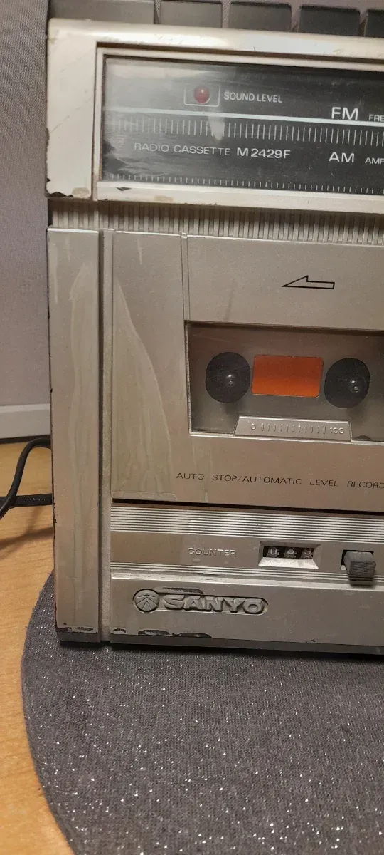 Radio Cassette Sanyo M2429F Plata
