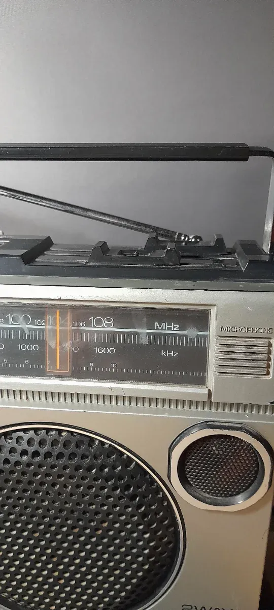 Radio Cassette Sanyo M2429F Plata