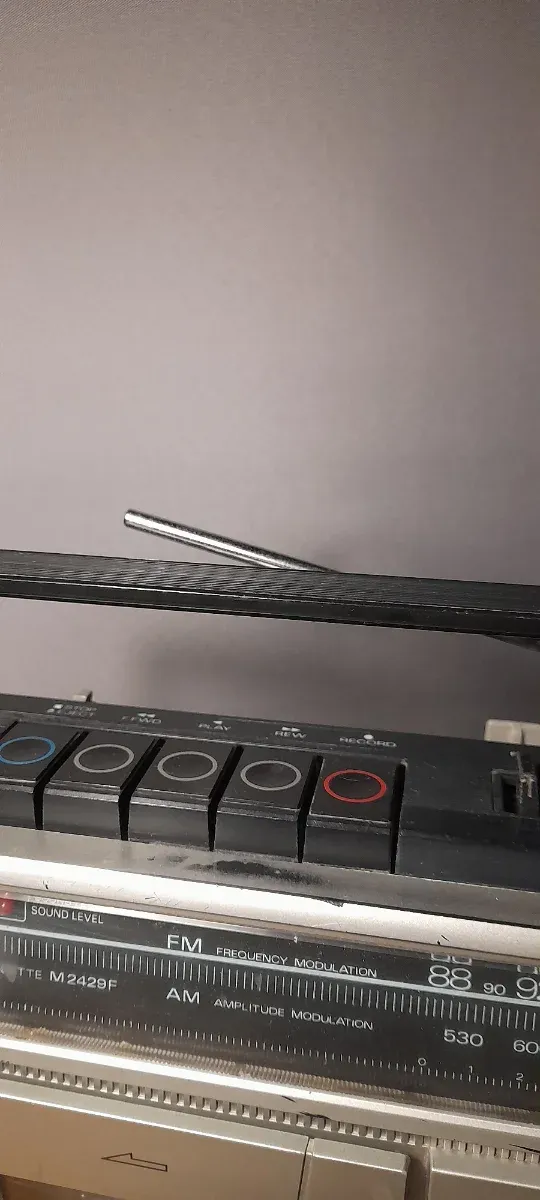 Radio Cassette Sanyo M2429F Plata