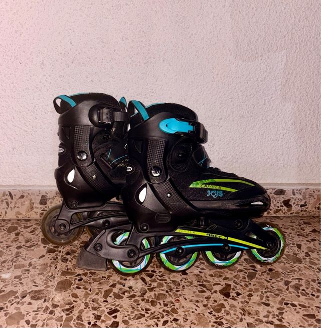 Patines en línea infantiles negros y turquesa