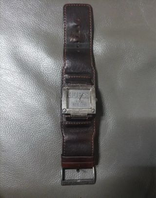 Reloj Guess USA Est 1981 Cuero Marrón