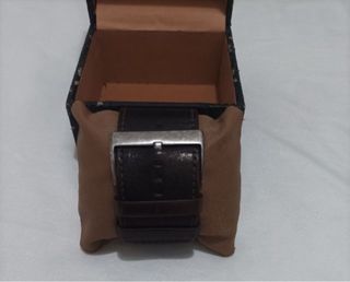 Reloj Guess USA Est 1981 Cuero Marrón