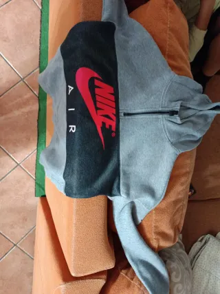 Sudadera Nike Air Gris y Negra 10-12 años