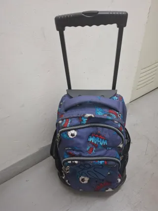 Mochila Totto grande con ruedas diseño futbol