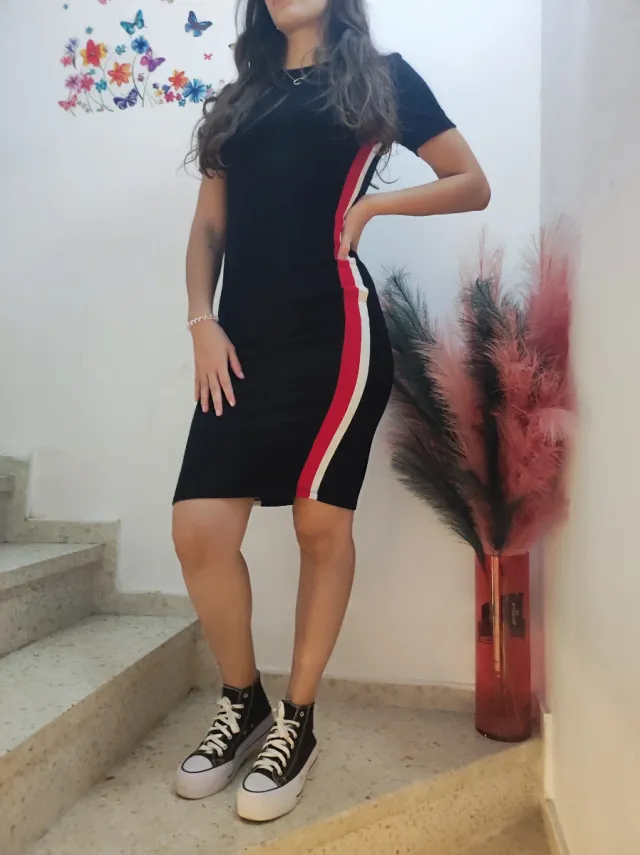 Vestido deportivo negro rayas S/36