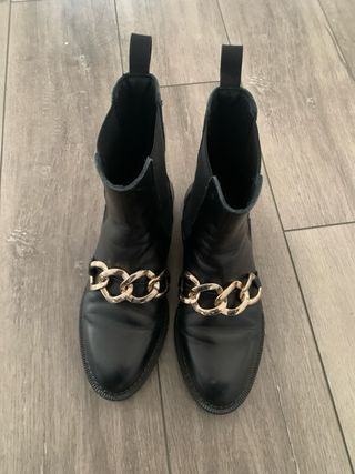 Scarponcini Frau neri con catena oro