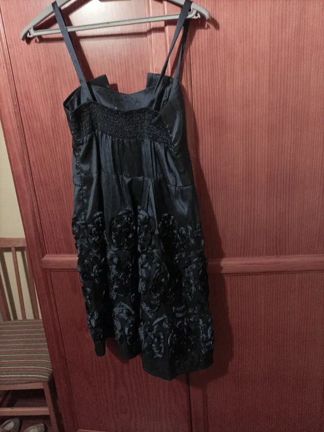 Vestido negro con flores