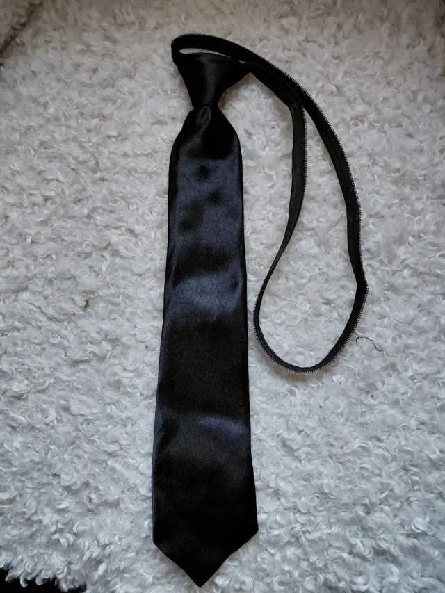 Corbata negra de disfraz