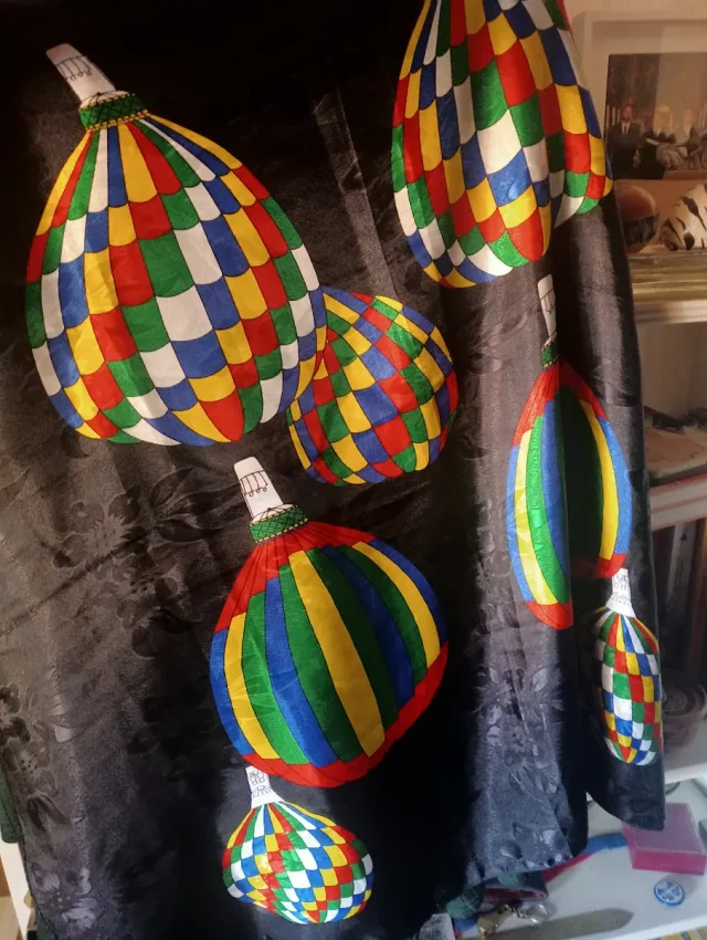 Pañuelo traído de Londres  con globos multicolor