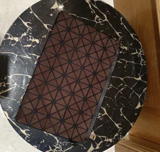 Bolso de mano geométrico