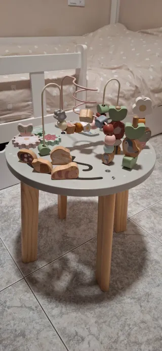 Mesa de actividades infantil de madera