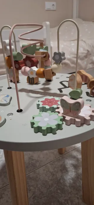 Mesa de actividades infantil de madera