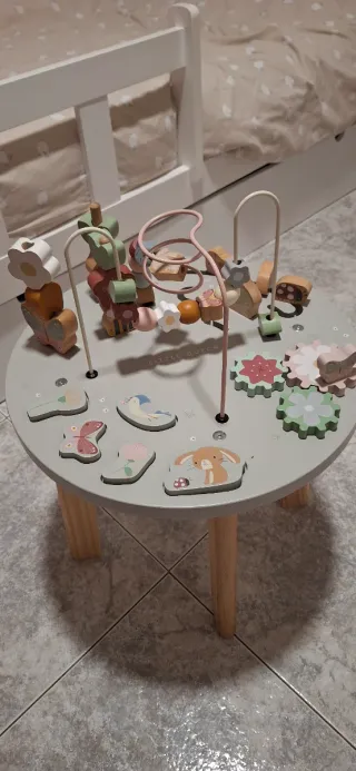 Mesa de actividades infantil de madera