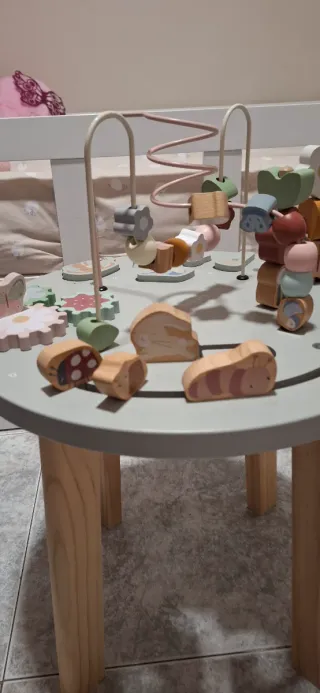 Mesa de actividades infantil de madera