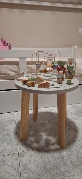 Mesa de actividades infantil de madera