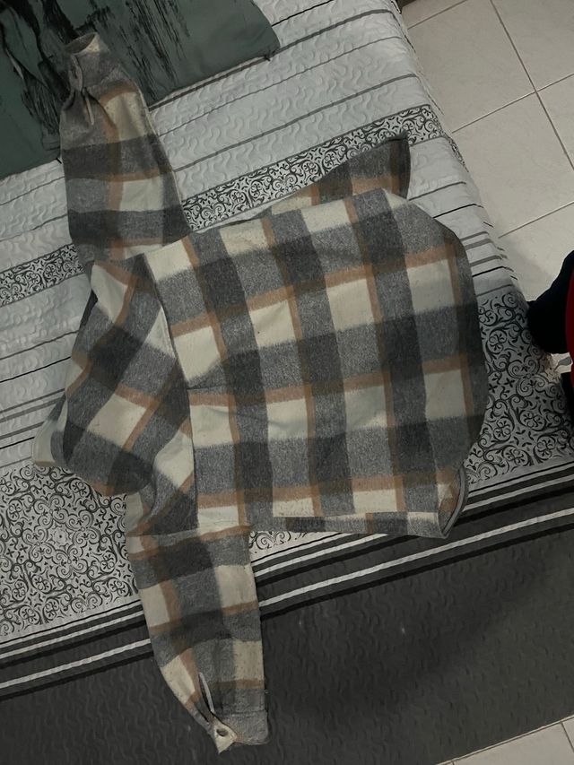 Chaqueta a cuadros beige y gris