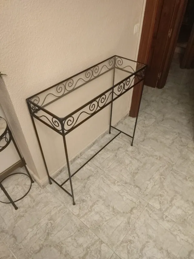 Tavolo ausiliario in metallo e cristallo