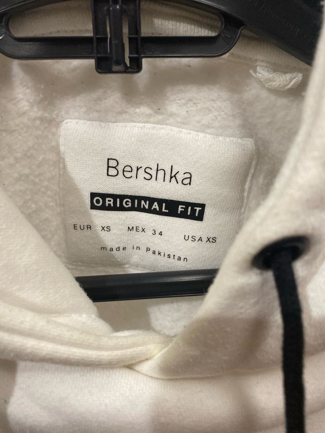 Sudadera con capucha blanca