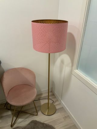 Lámpara de pie rosa y dorada Maisons Du Monde