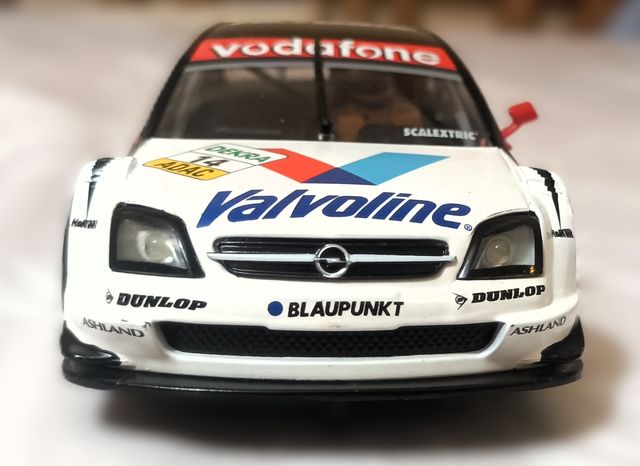 Coche Scalextric Opel Vectra GTS V8