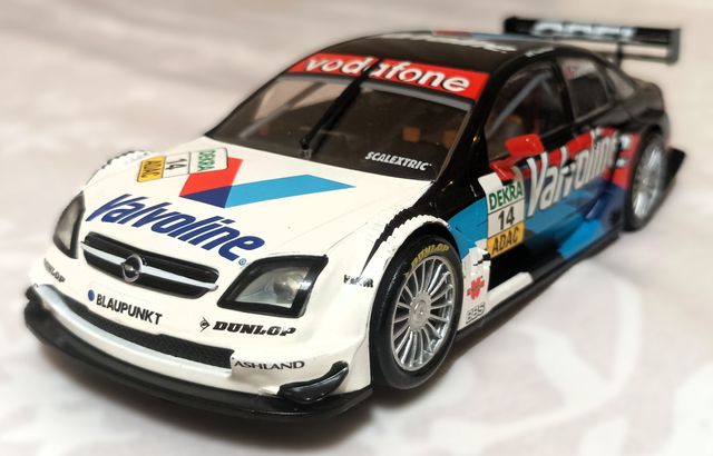 Coche Scalextric Opel Vectra GTS V8