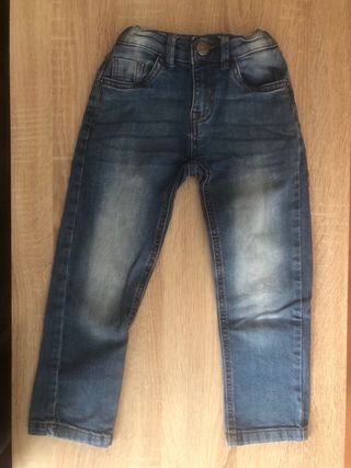 Lote 5 pantalones y tejanos Talla 4-5 años