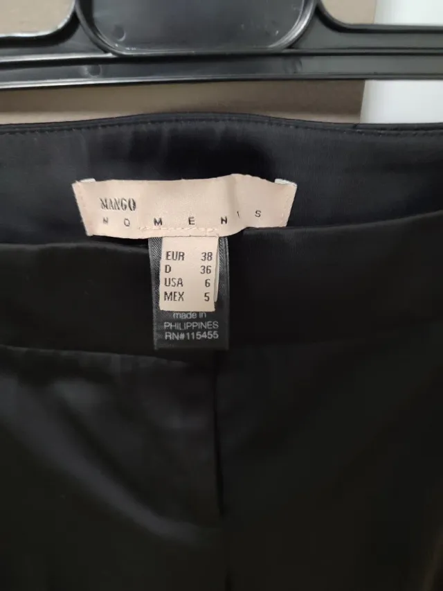 Pantalón negro satinado