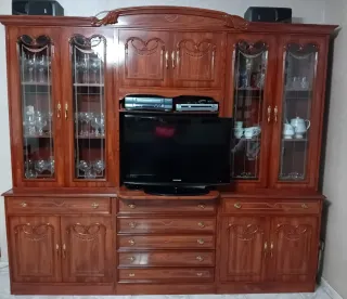 Mueble de salón madera y cristal