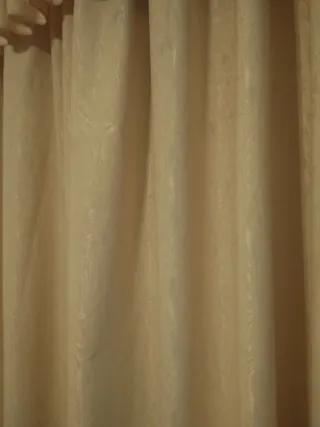 Cortinas beige y naranja de tela