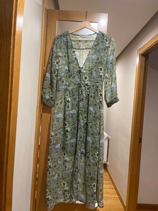 Vestido midi estampado verde talla M