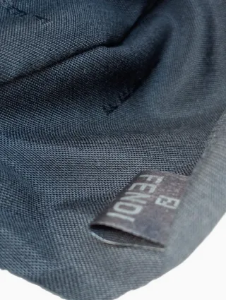 Borsa Fendi bianca con catena dorata e sciarpa