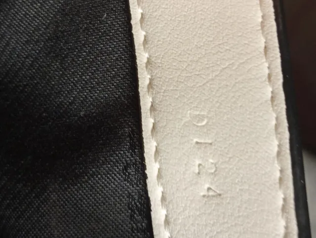 Borsa Fendi bianca con catena dorata e sciarpa