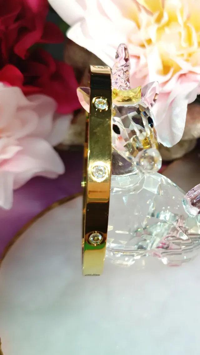 Brazalete dorado con circonitas